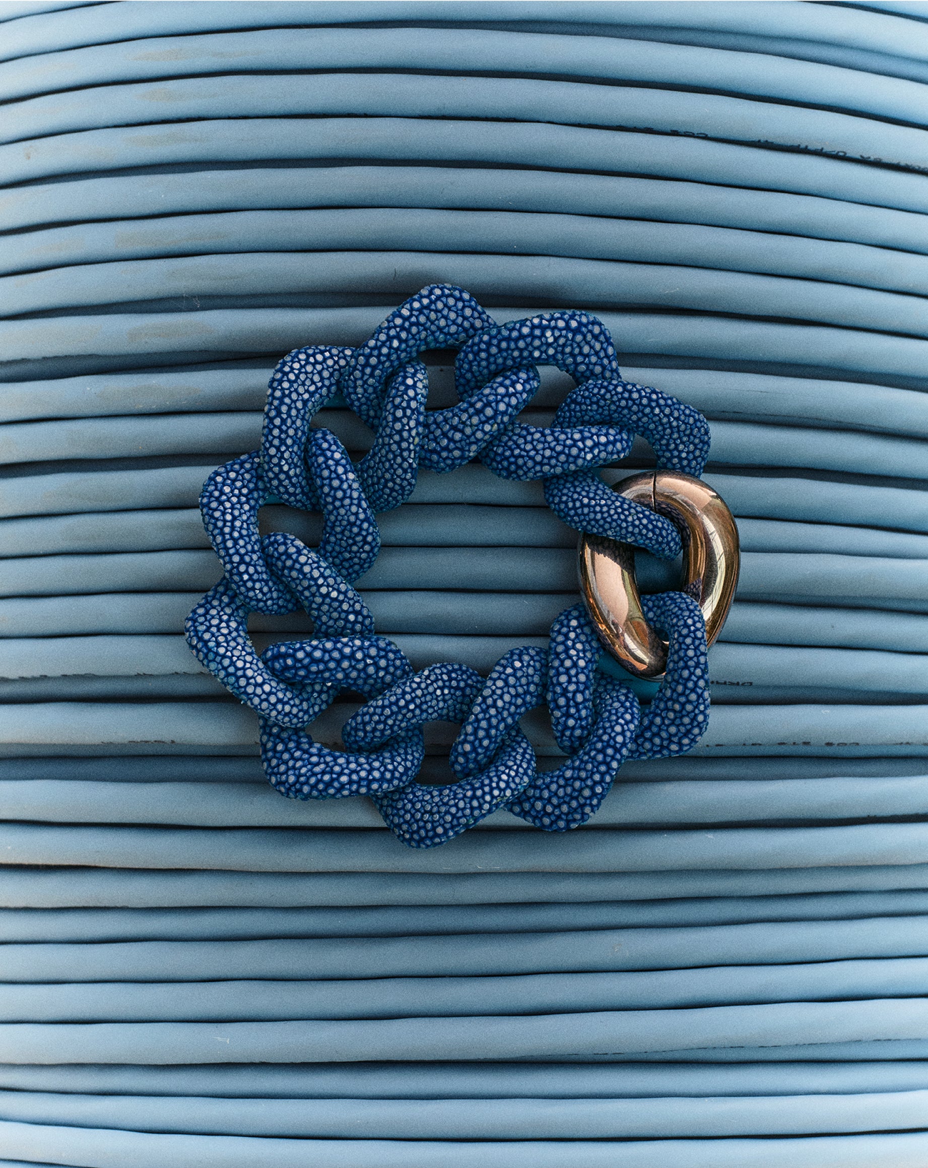 Galuchat - Royal blue - Gold plated